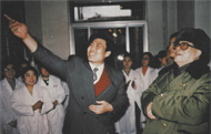 江沢民・国家主席が長白山薬物研究所を訪れ、天仙液を賞賛される